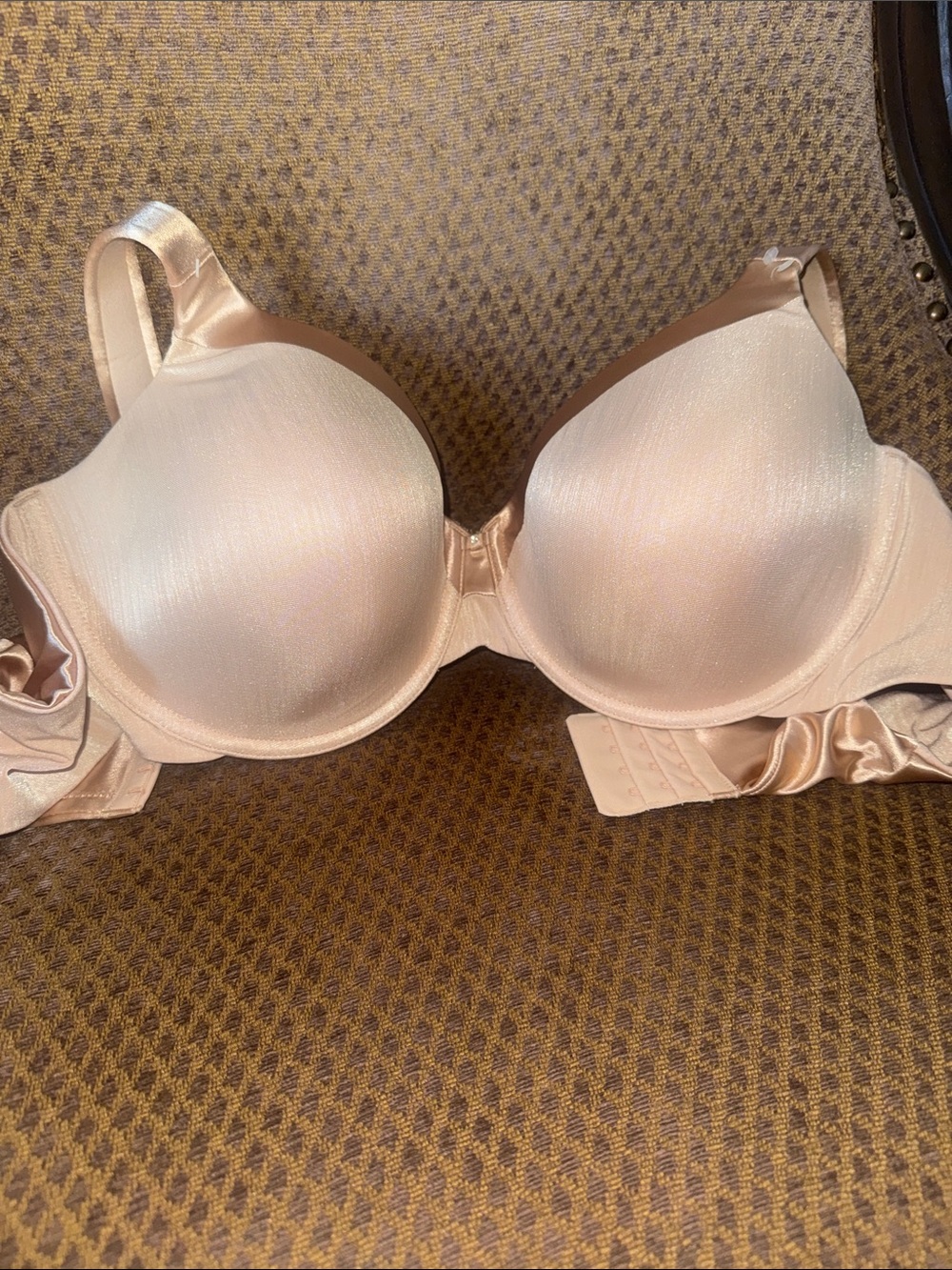 NWOT Everyday Smooth Underwire Bra in Light Nude